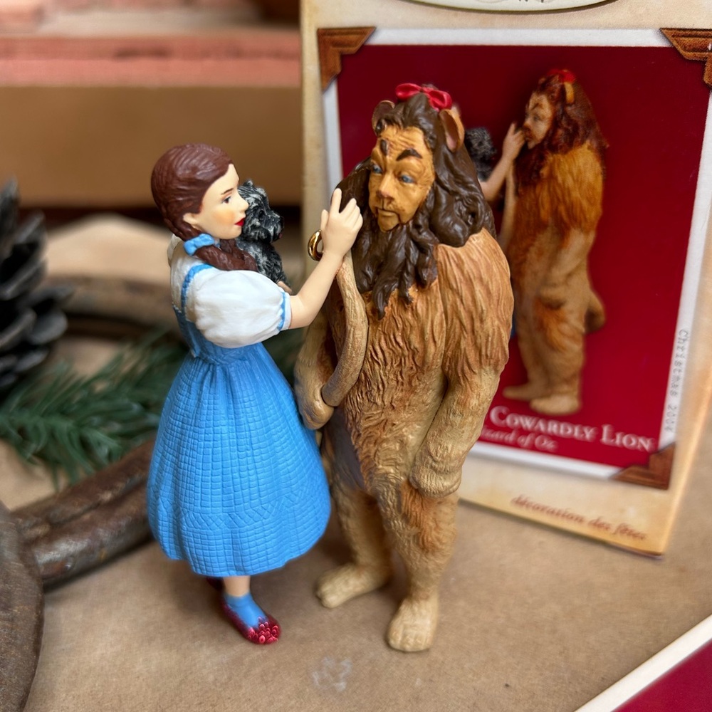 Hallmark KEEPSAKE Label Dorothy and Cowardly Lion Ornament New in Box